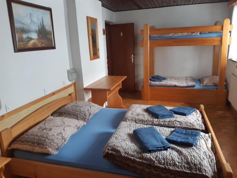 Rooms Barovc By The Lake Jasna Краньска Гора Экстерьер фото A typical room at the hostel